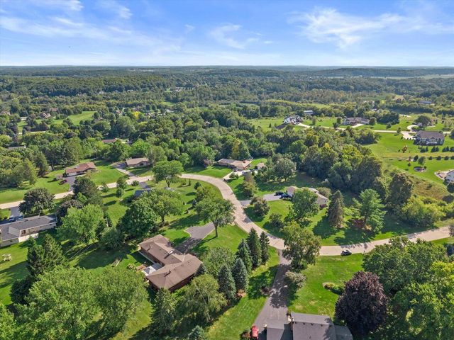 949 Hickory Hill PARKWAY, Hubertus, WI 53033