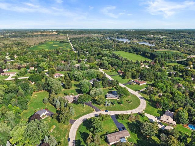 949 Hickory Hill PARKWAY, Hubertus, WI 53033