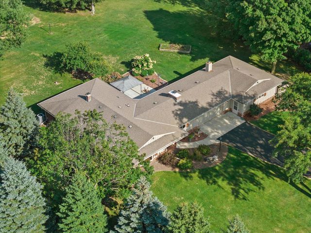 949 Hickory Hill PARKWAY, Hubertus, WI 53033