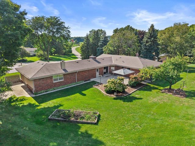 949 Hickory Hill PARKWAY, Hubertus, WI 53033