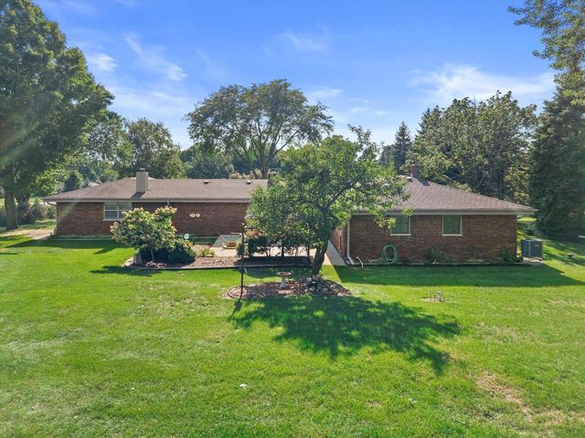 949 Hickory Hill PARKWAY, Hubertus, WI 53033