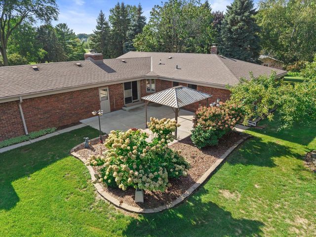 949 Hickory Hill PARKWAY, Hubertus, WI 53033