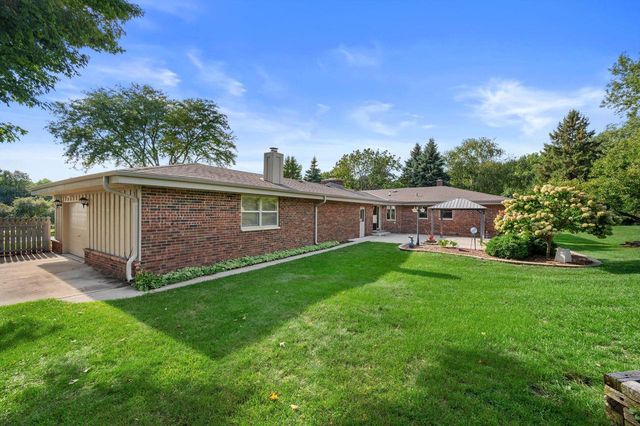 949 Hickory Hill PARKWAY, Hubertus, WI 53033