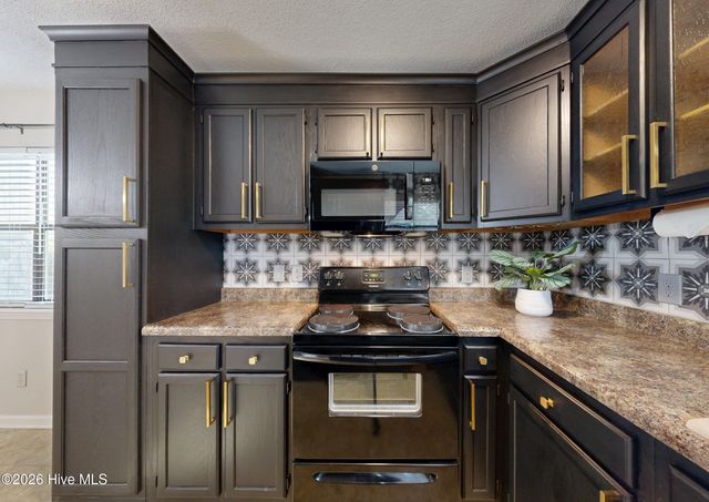 200 Rollins Drive 12, Greenville, NC 27834