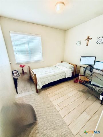 109 Salas Drive, San Marcos, TX 78666