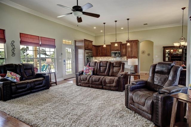 937 Highway 21 E, Bastrop, TX 78602