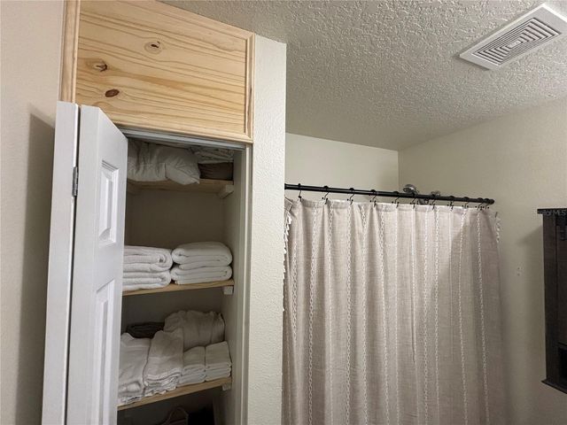 8121 COUNTY ROAD 243B, Wildwood, FL 34785