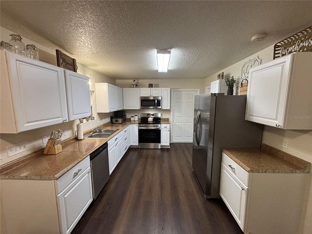 8121 COUNTY ROAD 243B, Wildwood, FL 34785