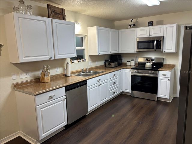 8121 COUNTY ROAD 243B, Wildwood, FL 34785