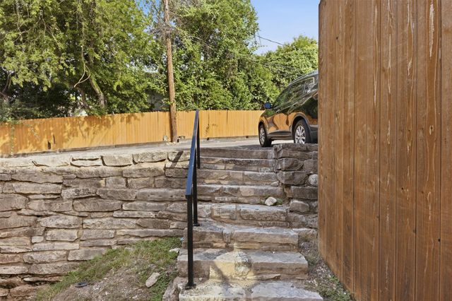 6406 Chimney Creek CIR A, Austin, TX 78723