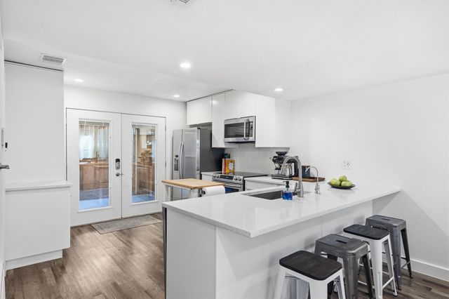 6406 Chimney Creek CIR A, Austin, TX 78723