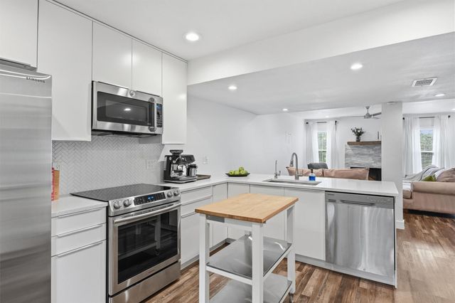 6406 Chimney Creek CIR A, Austin, TX 78723