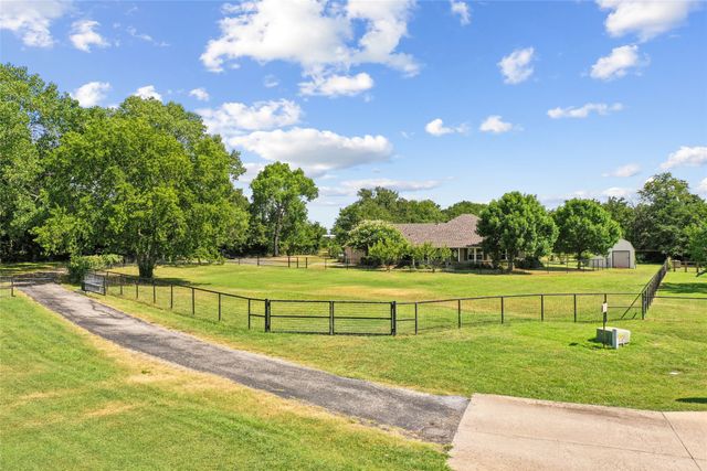 4797 Red Oak Circle, Aubrey, TX 76227