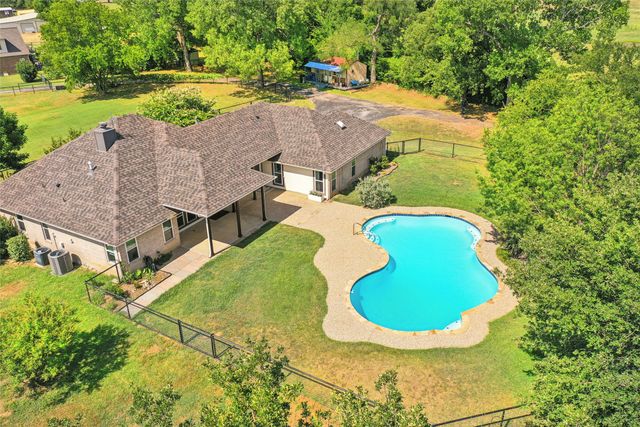4797 Red Oak Circle, Aubrey, TX 76227
