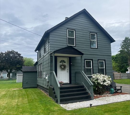 209 Adams St, Agawam, MA 01001