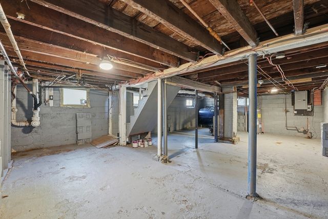 209 Adams St, Agawam, MA 01001