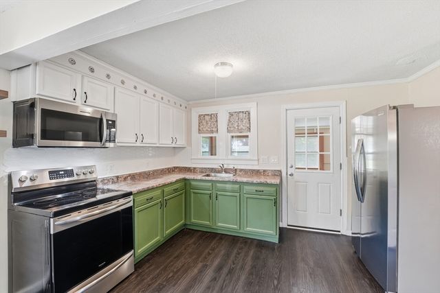 209 Adams St, Agawam, MA 01001