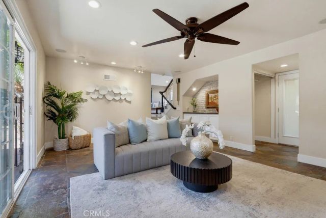 5550 E Edgemar, Anaheim, CA 92807
