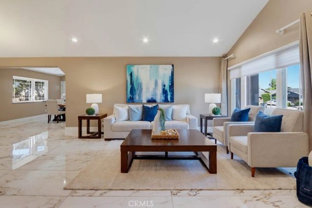 5550 E Edgemar, Anaheim, CA 92807