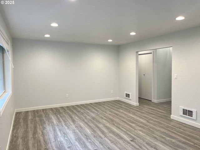 2040 11TH St, Florence, OR 97439