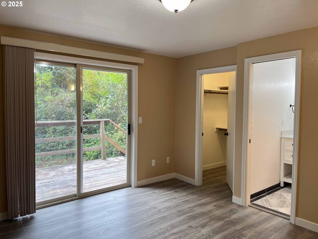 2040 11TH St, Florence, OR 97439