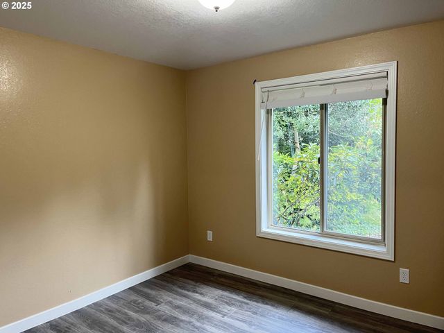 2040 11TH St, Florence, OR 97439