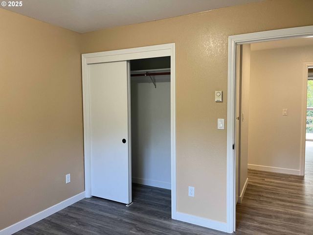 2040 11TH St, Florence, OR 97439