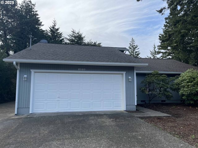 2040 11TH St, Florence, OR 97439