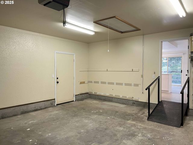 2040 11TH St, Florence, OR 97439