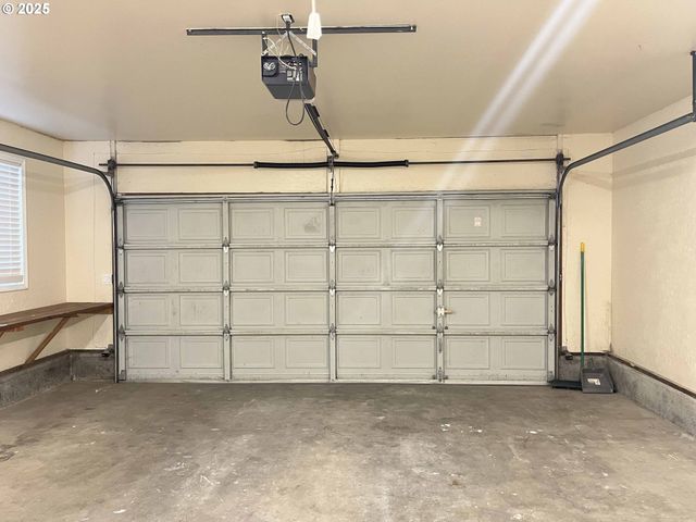 2040 11TH St, Florence, OR 97439