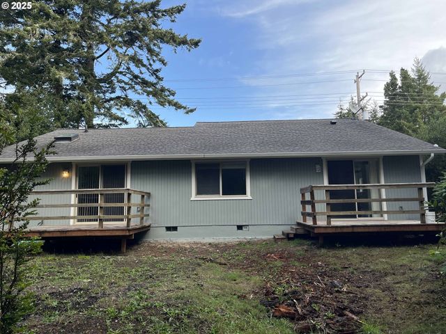 2040 11TH St, Florence, OR 97439