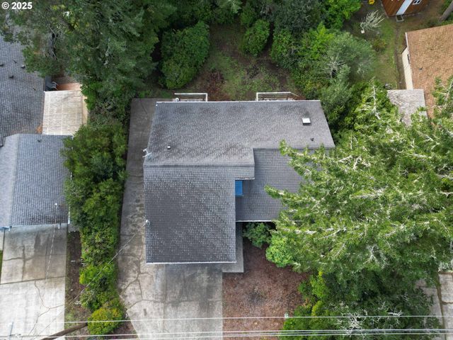 2040 11TH St, Florence, OR 97439