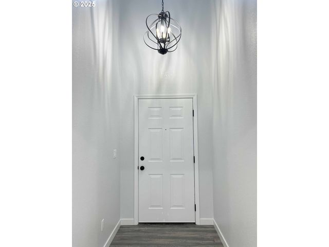 2040 11TH St, Florence, OR 97439