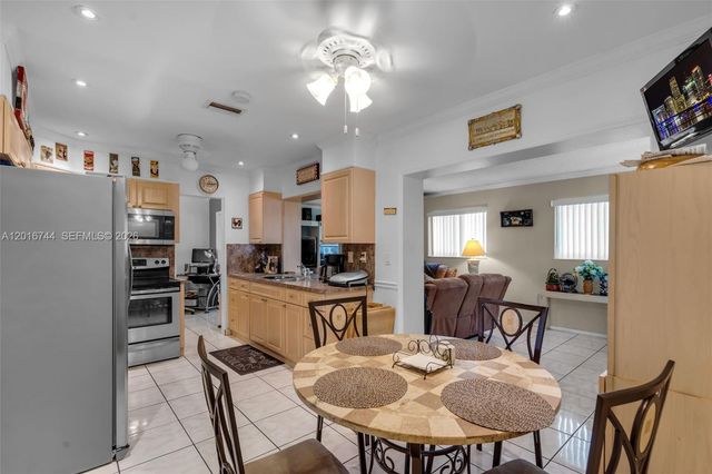 5809 NW 83rd Ave, Tamarac, FL 33321