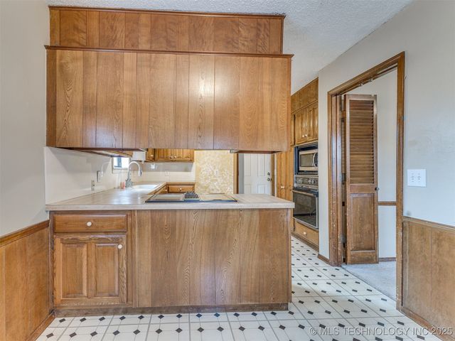 8121 E 75th Street, Tulsa, OK 74133