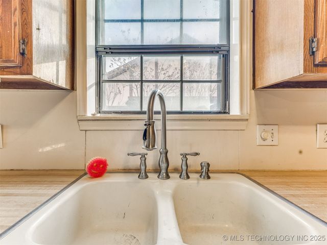 8121 E 75th Street, Tulsa, OK 74133