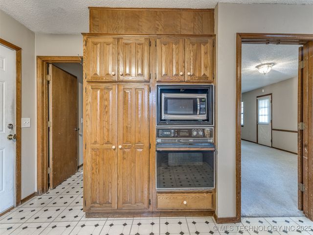 8121 E 75th Street, Tulsa, OK 74133