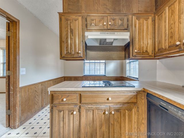 8121 E 75th Street, Tulsa, OK 74133