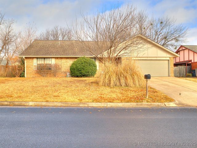 8121 E 75th Street, Tulsa, OK 74133
