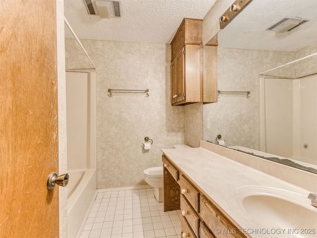 8121 E 75th Street, Tulsa, OK 74133