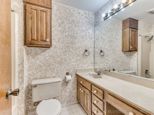 8121 E 75th Street, Tulsa, OK 74133