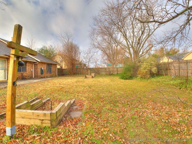 8121 E 75th Street, Tulsa, OK 74133