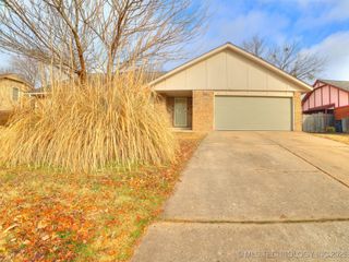 8121 E 75th Street, Tulsa, OK 74133