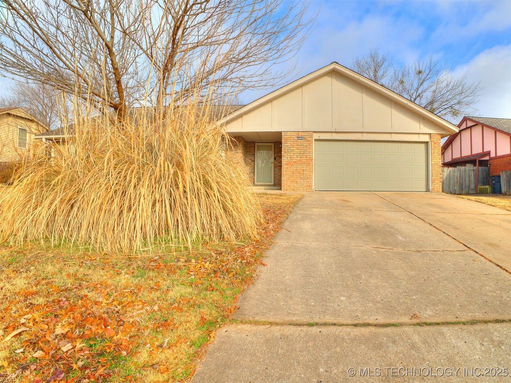 8121 E 75th Street, Tulsa, OK 74133