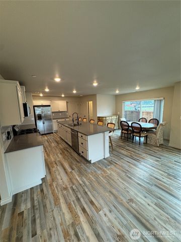 3572 Hoffman Hill Boulevard, Dupont, WA 98327