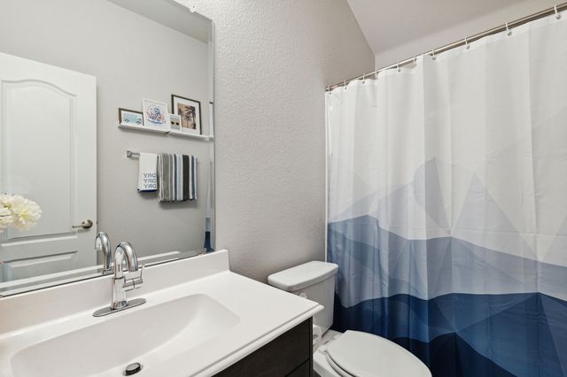1097 Kingbird Lane, Alvarado, TX 76009
