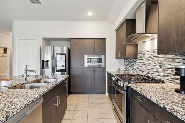 1097 Kingbird Lane, Alvarado, TX 76009