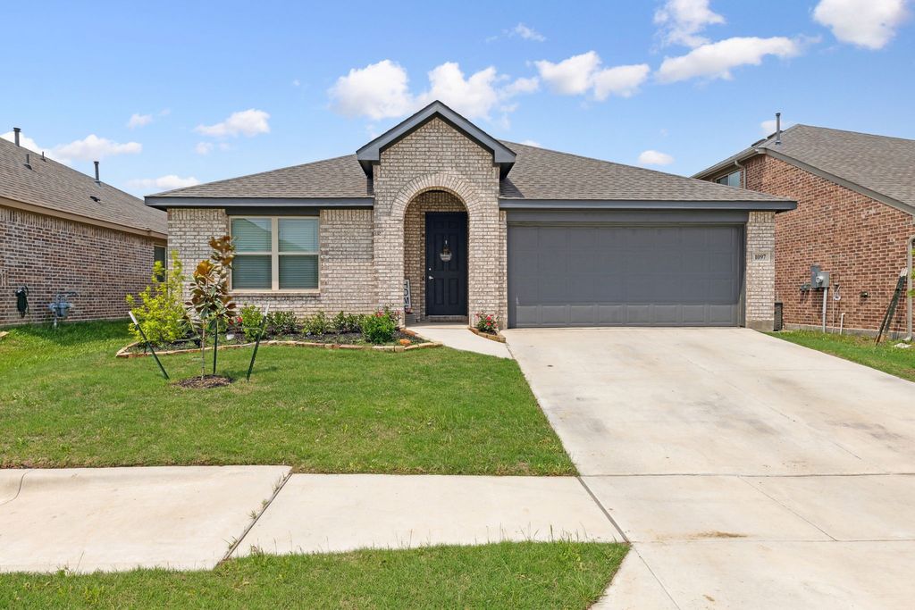 1097 Kingbird Lane, Alvarado, TX 76009