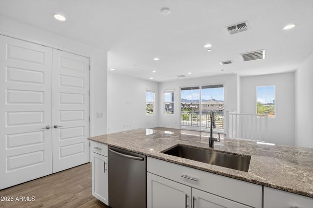 8149 E PETUNIA Avenue 1103, Mesa, AZ 85212