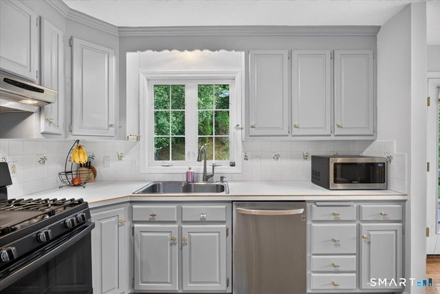 95 Folly Brook Lane, Manchester, CT 06040